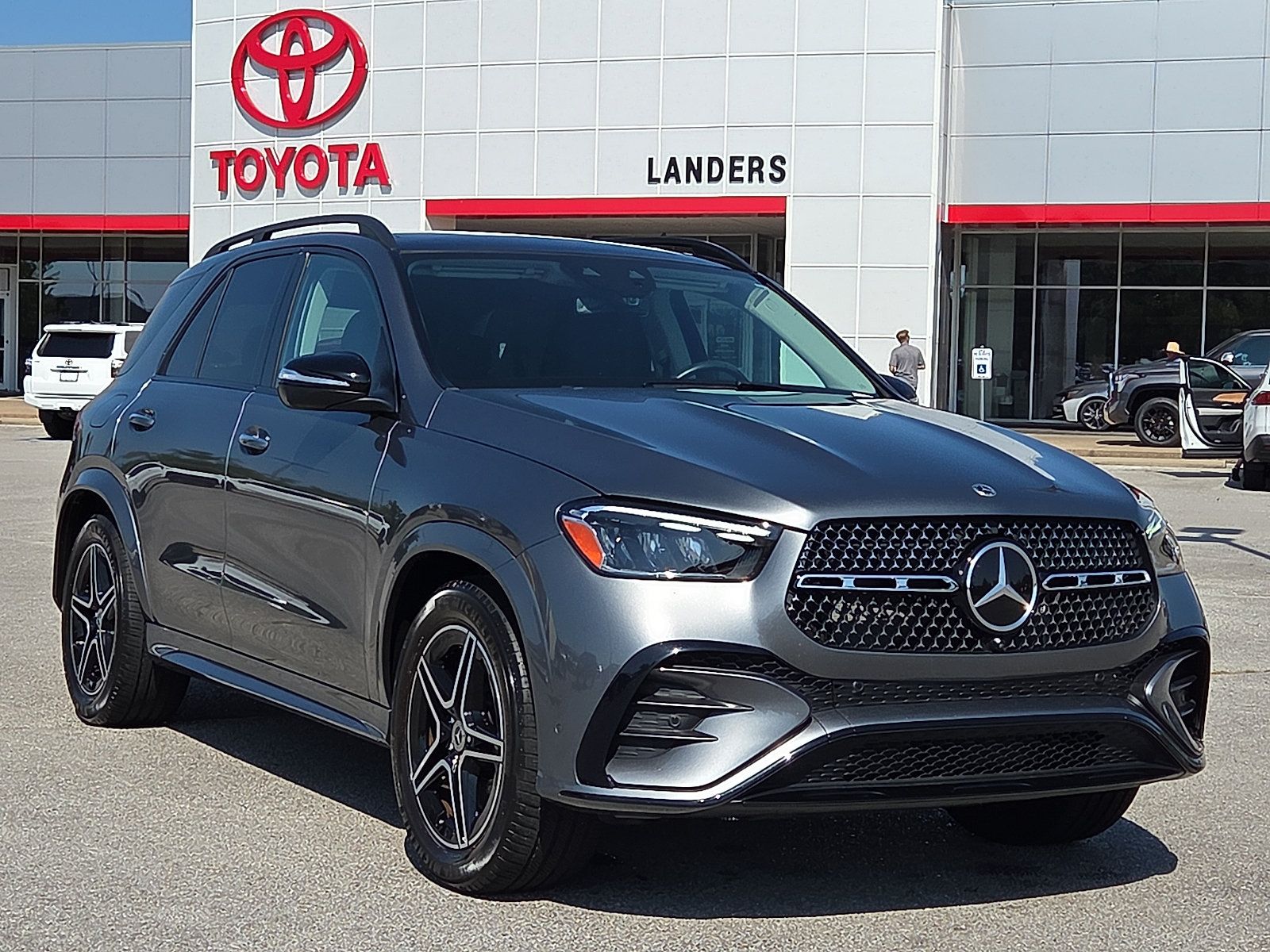 Used 2024 Mercedes-Benz GLE 450 4MATIC image 1