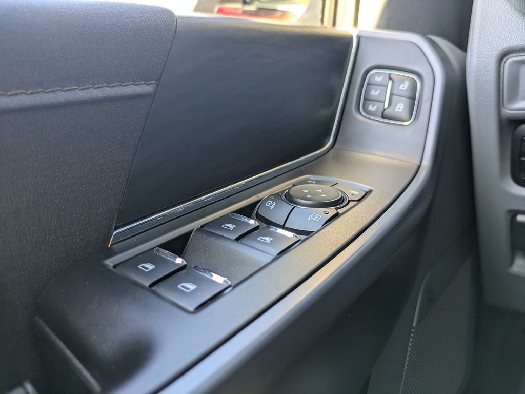 Used 2025 Ford F150 Lariat w/ Equipment Group 502A High AWD/4WD image 27