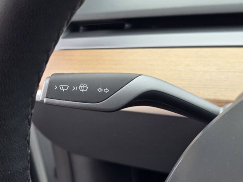 Used 2023 Tesla Model Y Long Range AWD/4WD image 24