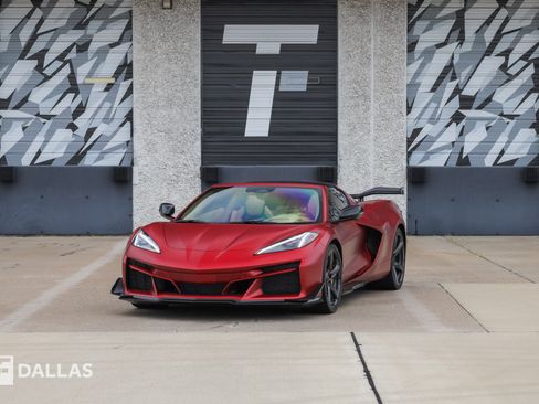 Used 2025 Chevrolet Corvette Z06 RWD image 5