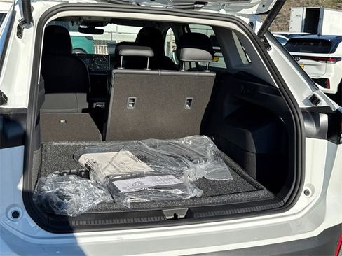 New 2026 Volkswagen Tiguan SE image 13