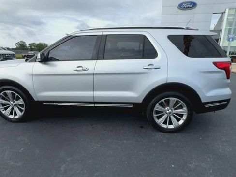 Certified 2018 Ford Explorer Limited w/ Equipment Group 301A FWD image 5