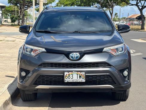 Used 2018 Toyota RAV4 SE AWD/4WD image 7