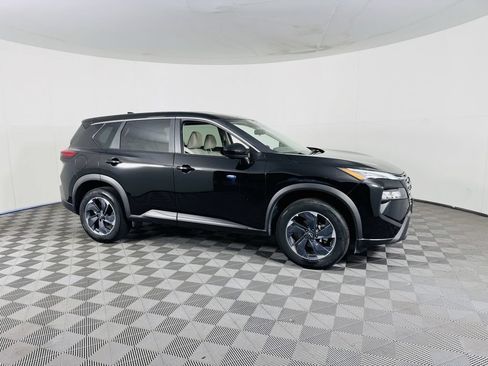 Used 2025 Nissan Rogue SV FWD image 3