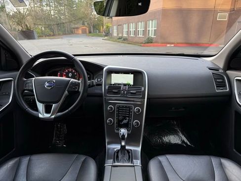 Used 2015 Volvo XC60 T5 Premier w/ Proximity Package image 12
