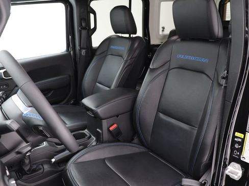 Used 2023 Jeep Wrangler Unlimited Rubicon 4xe w/ Cold Weather Group AWD/4WD image 17