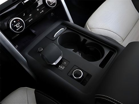 New 2025 Land Rover Discovery Metropolitan Edition image 58