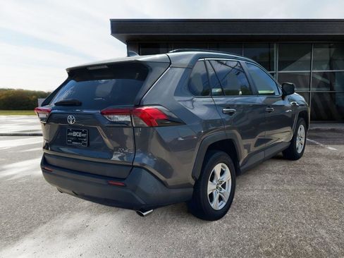 Used 2019 Toyota RAV4 XLE w/ Convenience Package FWD image 7