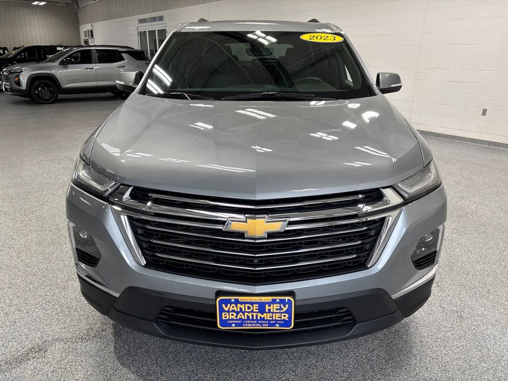 Used 2023 Chevrolet Traverse LT w/ LT Premium Package AWD/4WD image 2