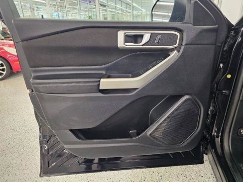 Used 2020 Ford Explorer XLT image 26