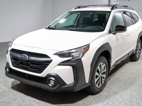 Used 2025 Subaru Outback Premium image 30