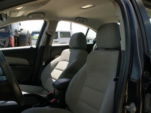 Used 2015 Chevrolet Cruze LT FWD image 12