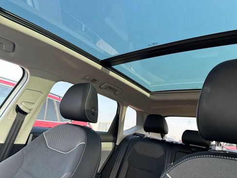 Certified 2023 Volkswagen Taos SE w/ Panoramic Sunroof Package AWD/4WD image 7