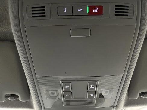 Used 2024 Volkswagen Tiguan SE image 25