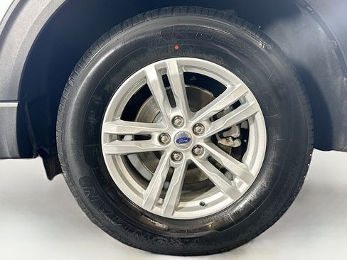 Used 2024 Ford Explorer XLT w/ Equipment Group 202A image 11