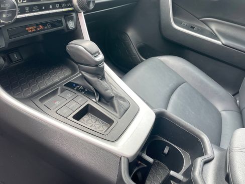 Used 2022 Toyota RAV4 XLE Premium FWD image 25