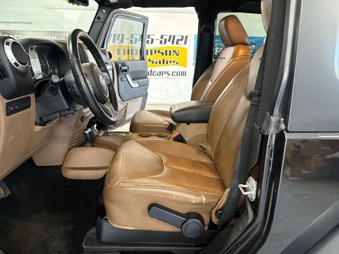 Used 2015 Jeep Wrangler Rubicon w/ Power Convenience Group AWD/4WD image 9