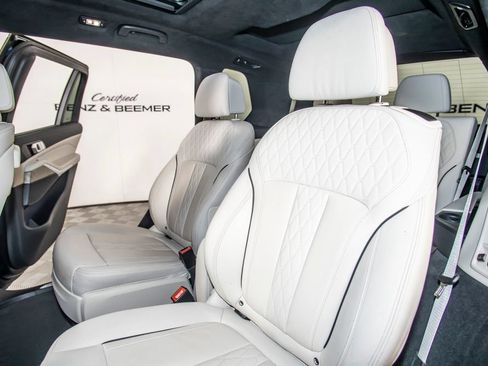 Used 2022 BMW X7 xDrive40i w/ M Sport Package AWD/4WD image 15
