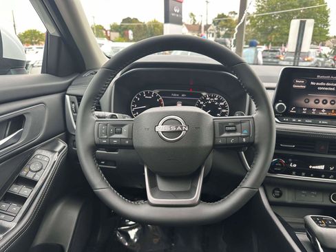 Used 2026 Nissan Rogue SV image 13