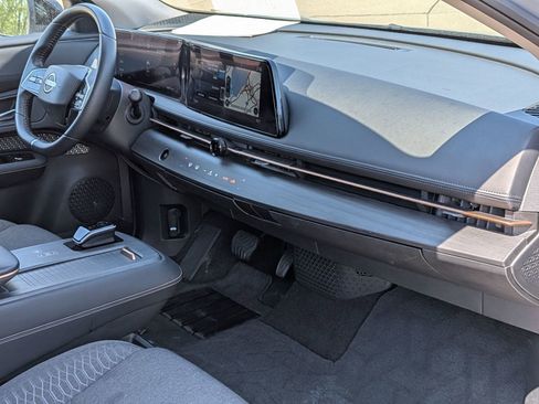 Used 2023 Nissan Ariya FWD image 32
