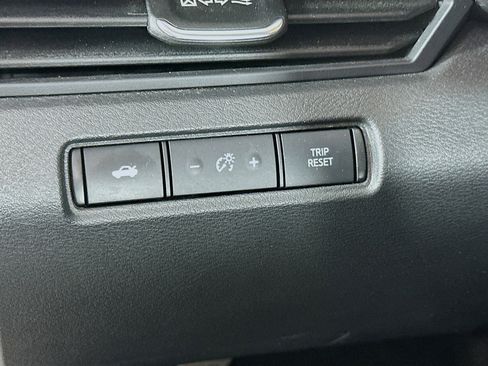 Used 2025 Nissan Altima 2.5 SV image 16