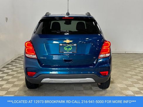 Used 2019 Chevrolet Trax LT w/ Sun & Sound Package FWD image 5