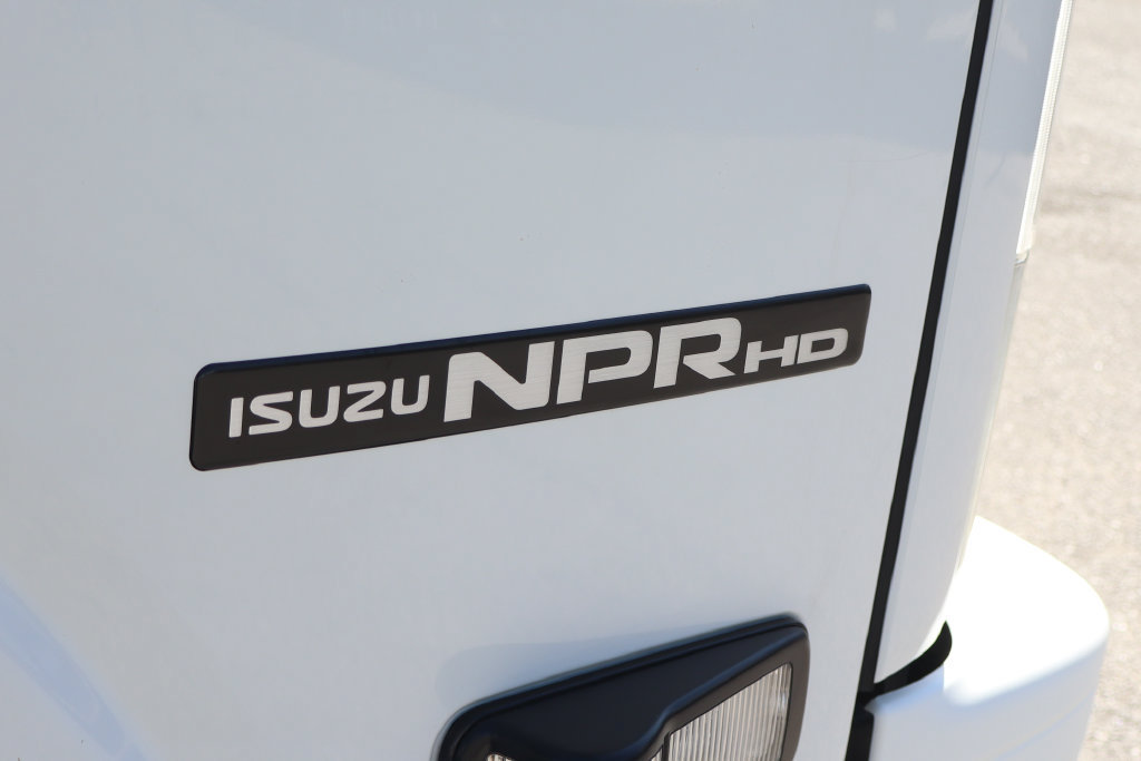 Used 2021 Isuzu NPR RWD image 33