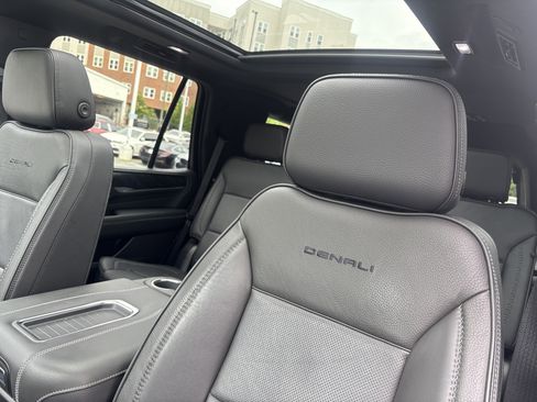 Used 2022 GMC Yukon Denali w/ Denali Reserve Package RWD image 23