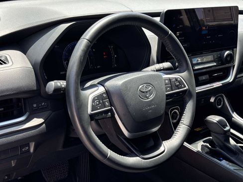 Used 2024 Toyota Grand Highlander FWD image 3
