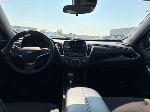 Used 2025 Chevrolet Malibu LT FWD image 12
