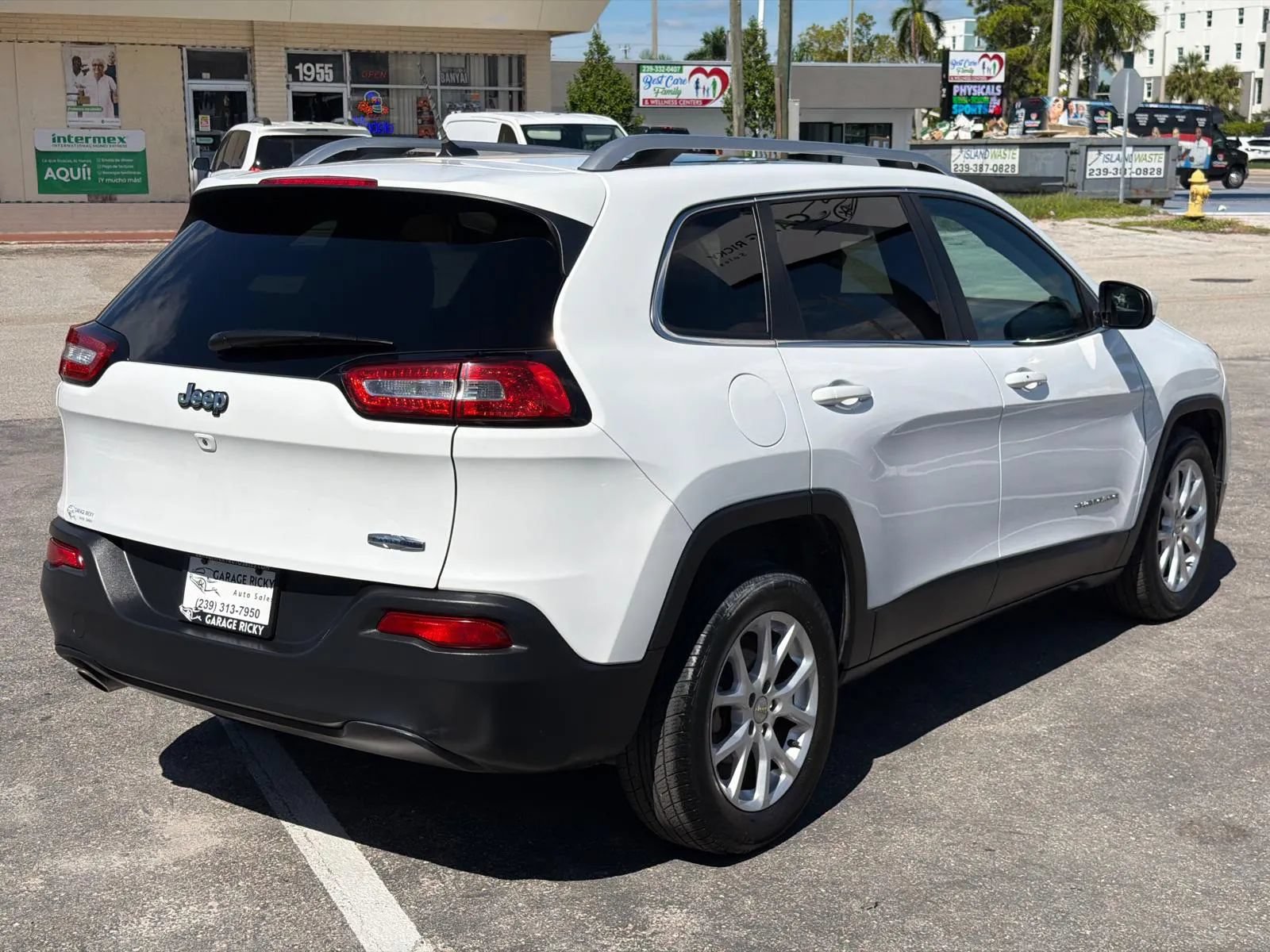 Used 2015 Jeep Cherokee Latitude w/ Comfort/Convenience Group FWD image 5