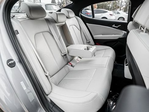 Used 2025 Genesis G70 2.5T image 32