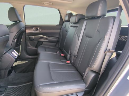 Certified 2024 Kia Sorento S w/ Panoramic Sunroof Package image 13