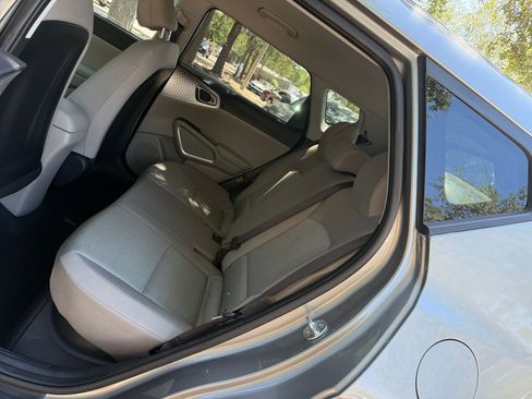 Used 2025 Kia Soul LX w/ LX Technology Package FWD image 34