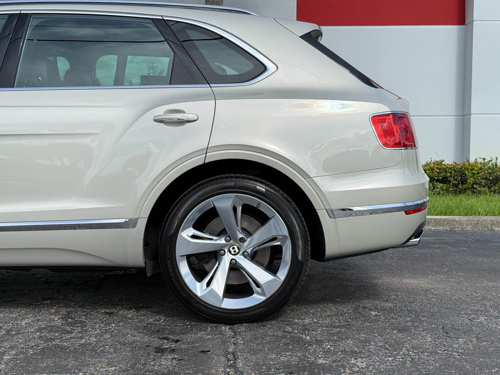Used 2019 Bentley Bentayga AWD/4WD image 12
