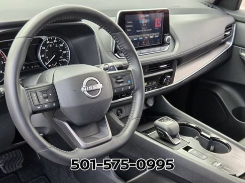 Used 2025 Nissan Rogue SV FWD image 9