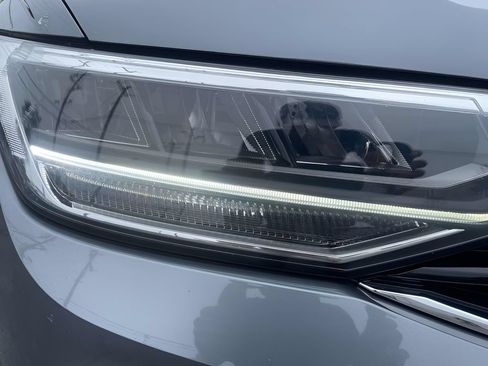 Used 2024 Volkswagen Tiguan SE R-Line FWD image 8