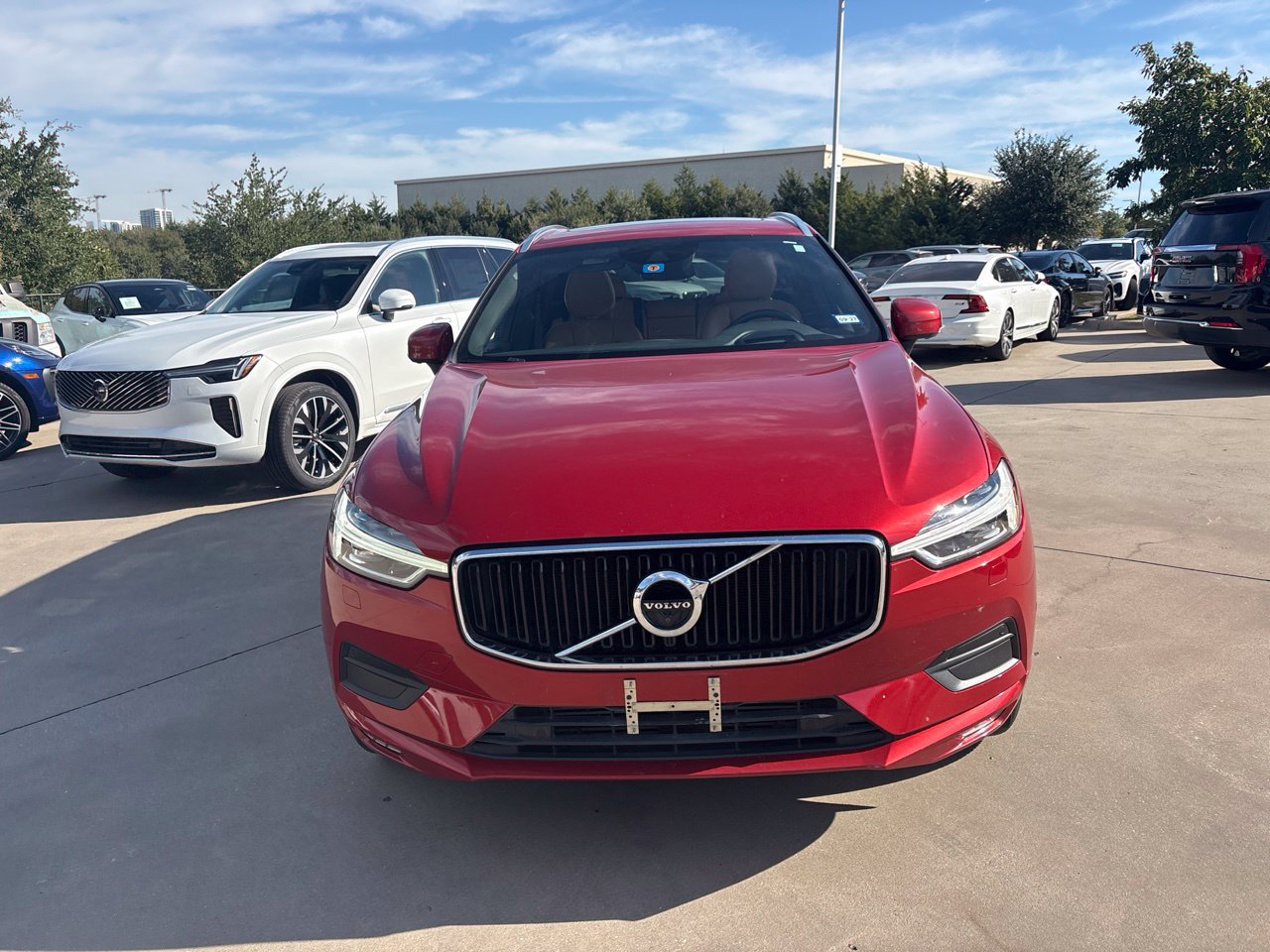 Used 2019 Volvo XC60 T5 Momentum w/ Multimedia Package FWD image 2