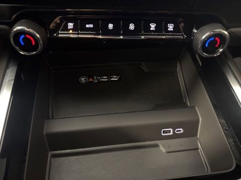 Used 2025 Chevrolet Suburban RST w/ Comfort Package image 17