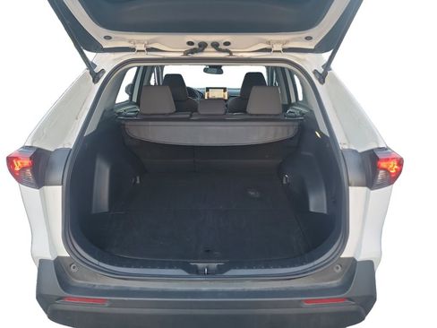 Used 2025 Toyota RAV4 XLE AWD/4WD image 12