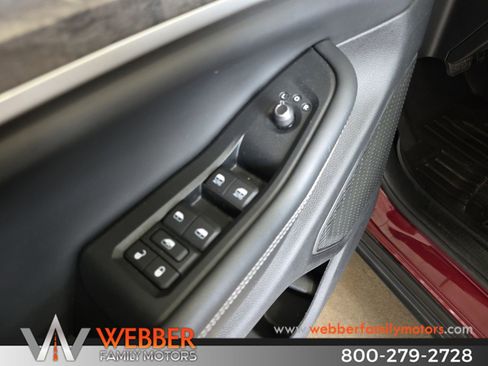 Used 2023 Jeep Grand Cherokee L Limited w/ Black Appearance Package AWD/4WD image 22