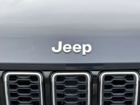 Used 2024 Jeep Grand Cherokee Limited AWD/4WD image 38