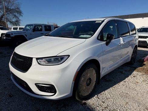 New 2026 Chrysler Pacifica Select image 24