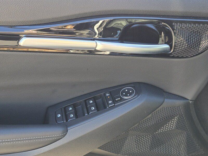 Certified 2025 Kia Seltos EX w/ EX Sunroof Package FWD image 18