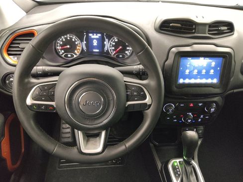 Used 2020 Jeep Renegade Latitude FWD image 22