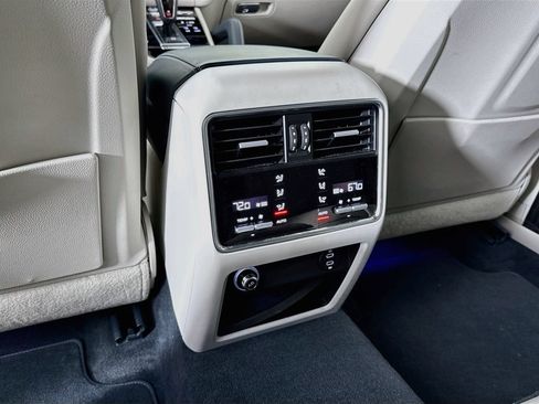 Certified 2023 Porsche Cayenne Coupe AWD/4WD image 39