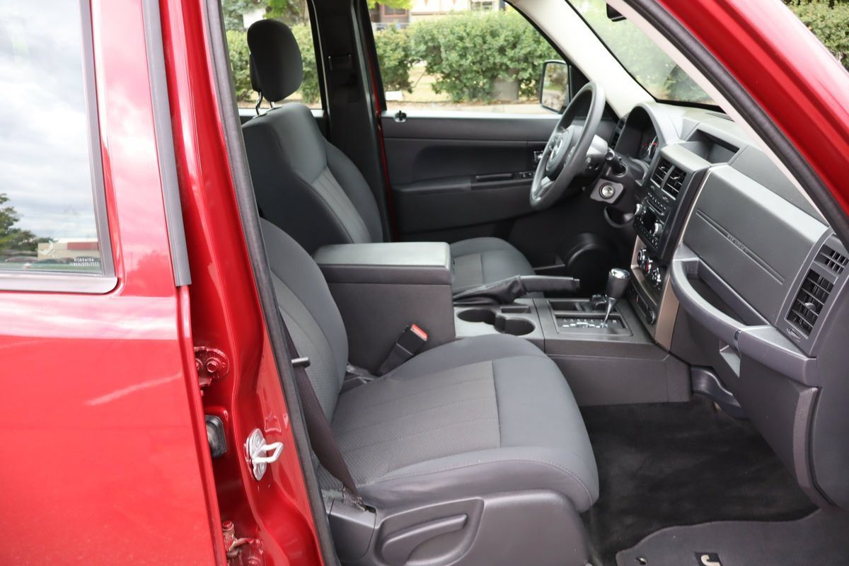 Used 2012 Jeep Liberty Sport w/ Driver Convenience Group AWD/4WD image 24