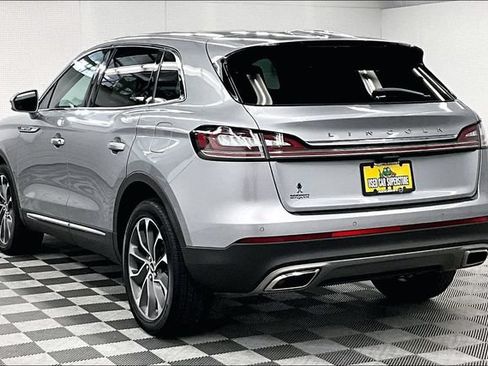 Used 2023 Lincoln Nautilus Reserve AWD/4WD image 2