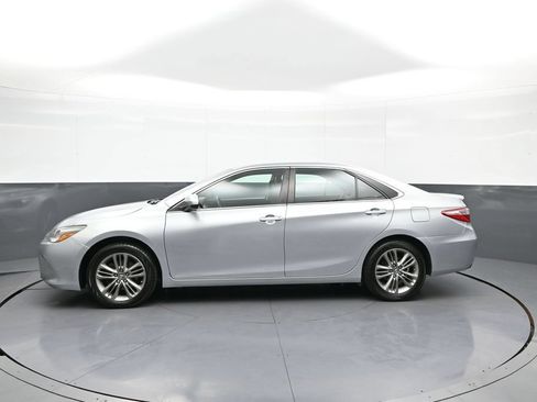 Certified 2017 Toyota Camry SE FWD image 9