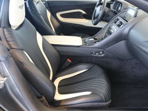 Used 2019 Aston Martin DB11 Volante RWD image 32